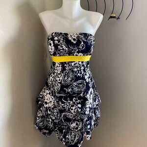 Jolie Black + White Floral‎ Print Strapless Mini/Midi Pleated Dress Size 10